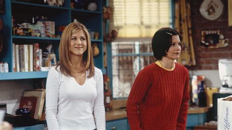 Jennifer Aniston talks about visible nipples in Friends 